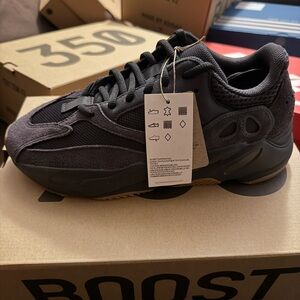 Men's Black & Gum bottom Yeezy BOOST